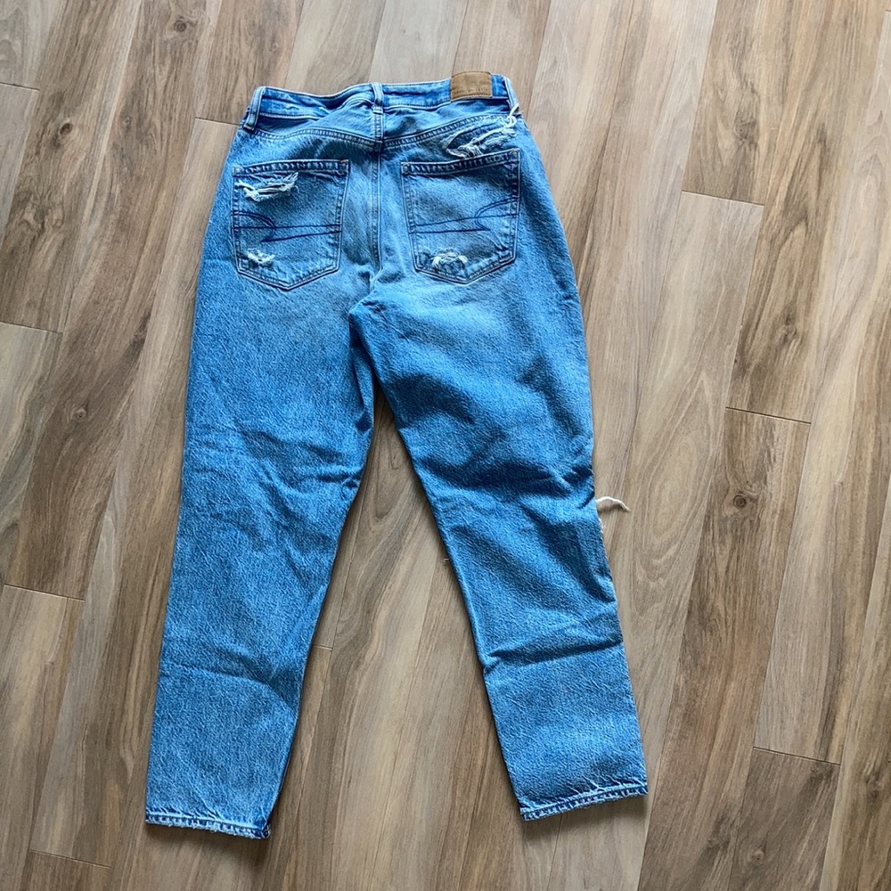 American Eagle Distressed Mom jean size 2 short - Picture 16 of 16